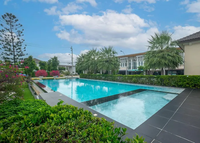 H3 For 14 With Pool Gym And Loft Bed Near Safari World Bangkok